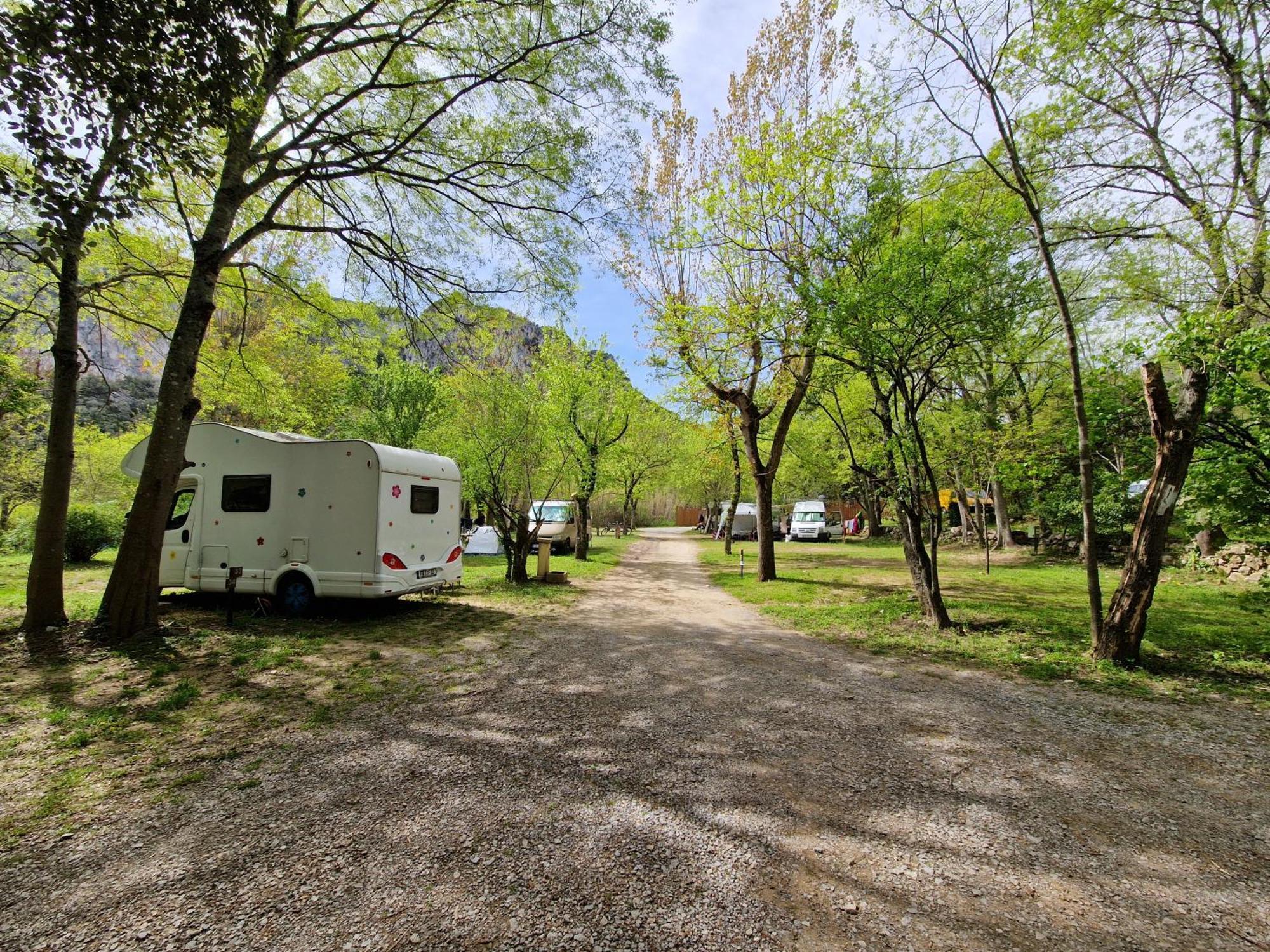 Отель Camp Des Gorges - Camping Nature Валлон-Пон-д'Арк Экстерьер фото